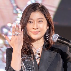 篠原涼子、17年ぶりの受賞に「本当に光栄…ジェリーにも負けないぐらいの年の重ね方を」