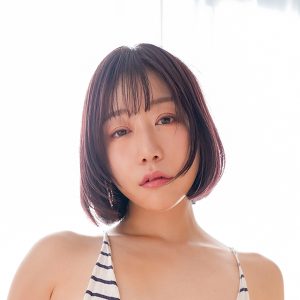 小湊優香、魅力が増した美貌と自慢のスタイル…3年半ぶりグラビアDVD